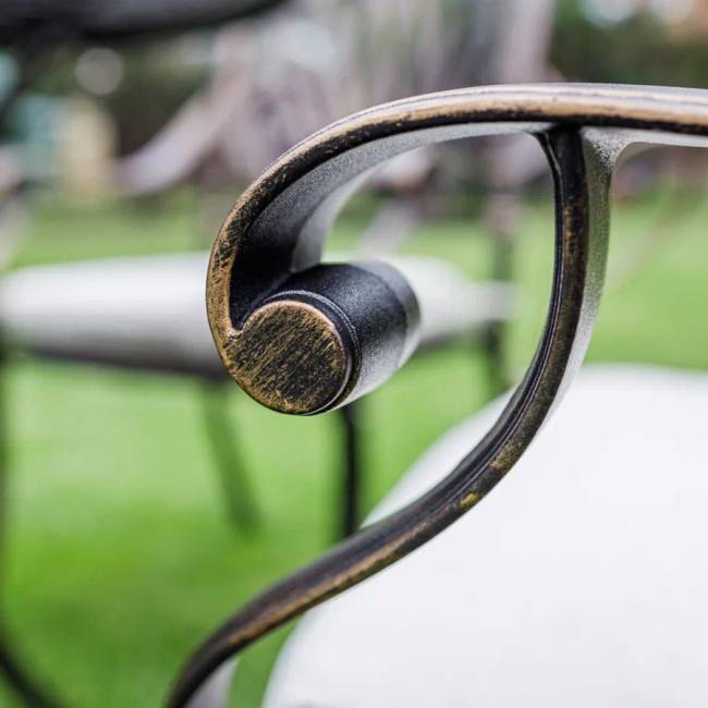 Обеденное кресло WILHELM из литого алюминия Обеденное кресло WILHELM из литого алюминия