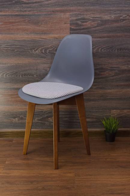 Стол Сканди 120 орех со стульями Сашш орех серый ГЛ Стол Сканди 120 орех со стульями Сашш орех серый ГЛ