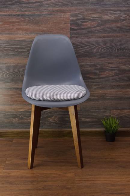 Стол Сканди 120 орех со стульями Сашш орех серый ГЛ Стол Сканди 120 орех со стульями Сашш орех серый ГЛ