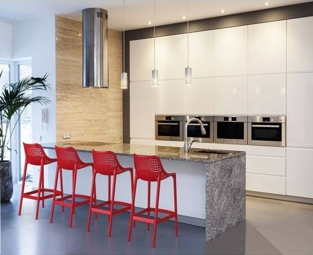 Стул пластиковый полубарный Air Bar 65 красный 440х510х950 мм