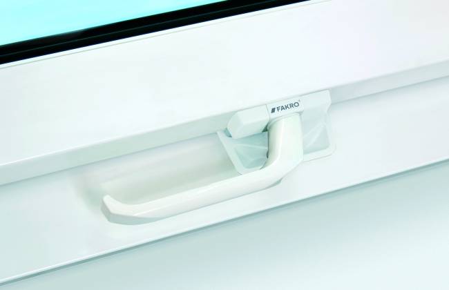 Пластиковое мансардное окно PTP-V U3, однокамерное